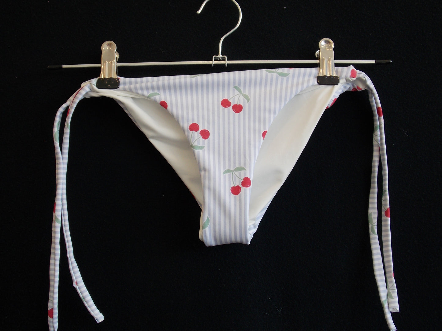 1- Bikini- Cereja: Cueca Aberta
